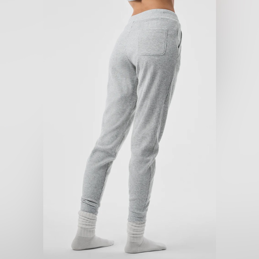 ALO Yoga Women’s Heather Gray Muse Sweatpants